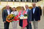 LR Max Hiegelsberger, Sylvia Matthes, Mag.a Karin Imlinger-Bauer, Bgm. Gerhard Obernberger, und Dr. Thomas Watzenböck (Schloss Kremsegg)