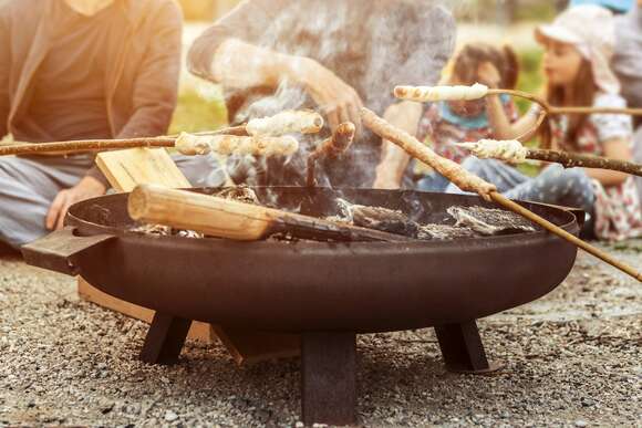 Stockbrot über Feuerschale backen